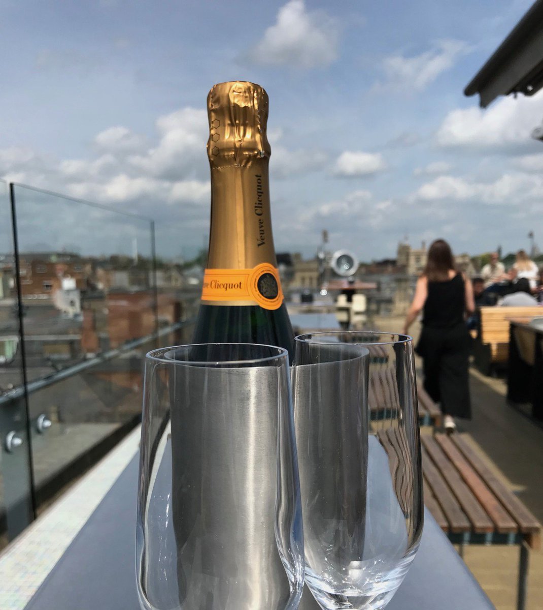 🍾 Hey, hey, Global Champagne Day! 🥂