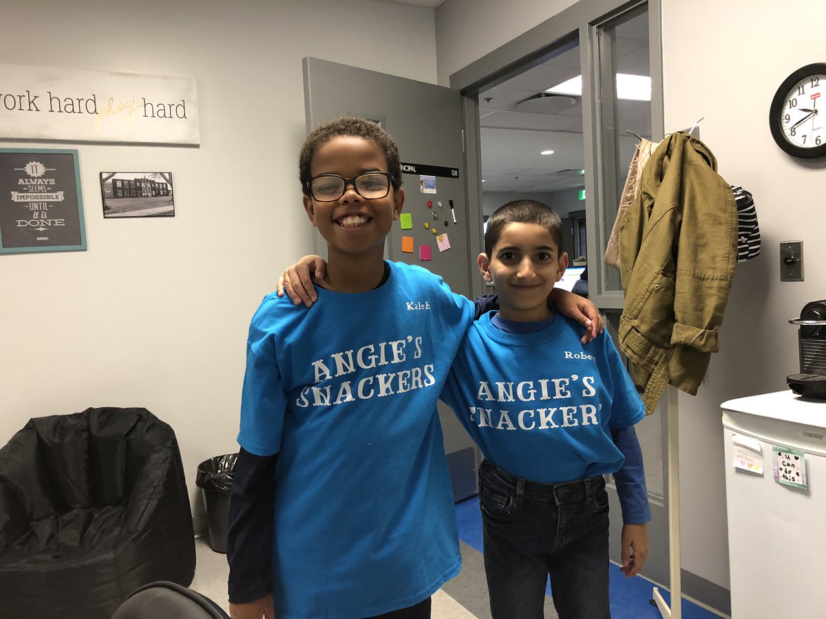 STOCSpirit's tweet photo. This is our most dedicated #volunteer Miss Angie who runs our #snackprogram...AND her delivery crew! STOC has been #blessed!
Thanks to Mrs Lamoureux for crafting the boysβ uniforms π
#teamwork #healthyschools @OSNPsouthwest @WECDSB https://t.co/a5iiA3pGqU