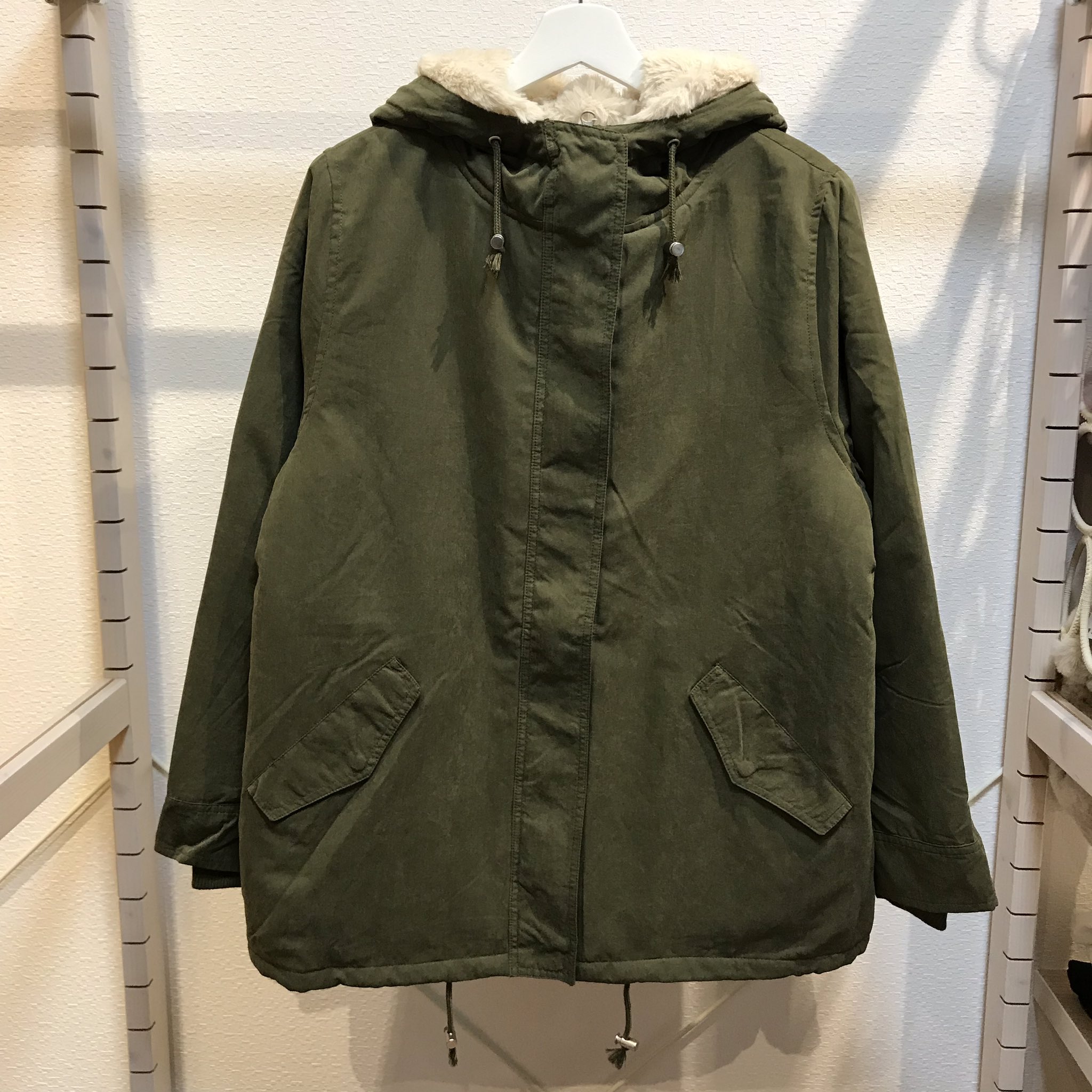 プラグアンドプレイ 高槻 こんばんは 雨ですね レディースのショートモッズコートが登場 もふもふ なボアと中綿キルティングで暖かいです レディース ショートモッズコート モッズコート モッズコートコーデ メンズ プラグアンドプレイ 高槻 こんばんは 雨ですね レディースのショートモッズコートが登場 もふもふ なボアと中綿キルティングで暖かいです レディース ショートモッズコート モッズコート モッズコートコーデ メンズ