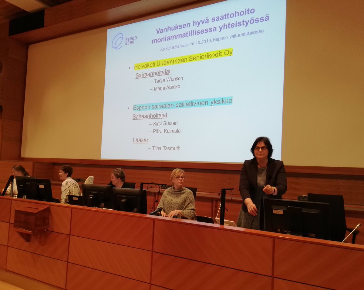 #saattohoitopakkaus ”Vanhuksen hyvä saattohoito moniammatillisessa yhteistyössä”- koulutustilaisuudessa #espoon valtuustotalon salissa kerääntyivät 150 ammattilaista ja yhteistyökumppania kuulemaan #espoonsairaala ja pitkäaikaishoidon ammattilaisten yhteisen kehitystyön tuloksia.