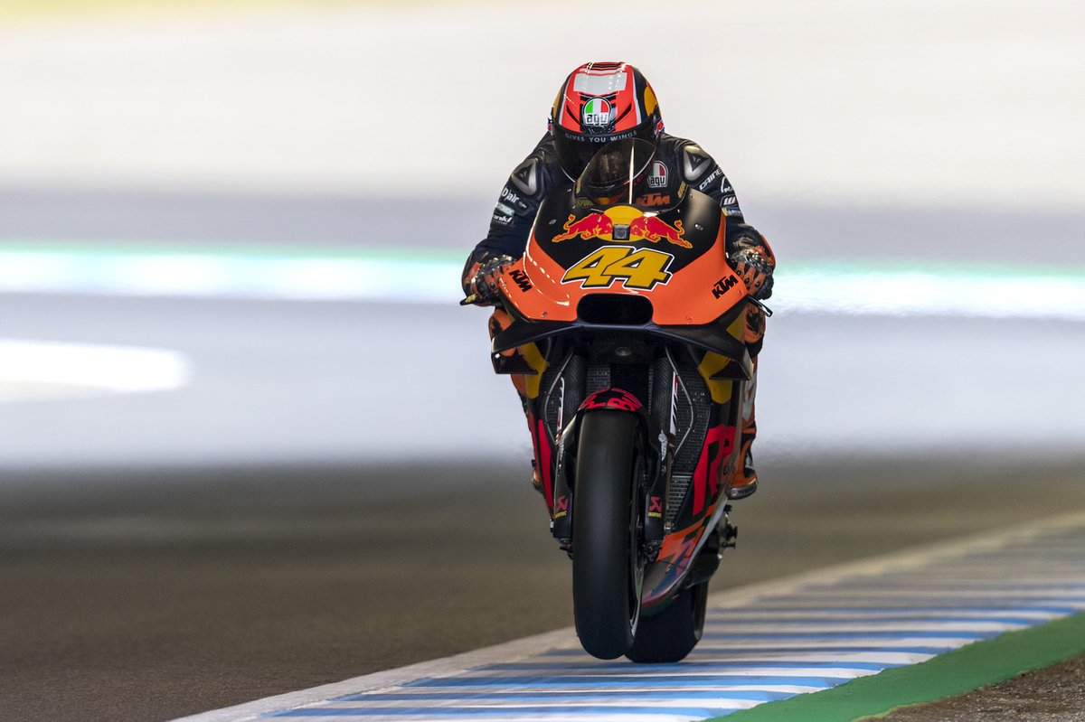 polespargaro's tweet photo. Trabajando duro para llegar a lo más alto! Primer día en Japón completado! Vamos! 🇯🇵 /// Working, working, working! The only way to reach the 🔝 First day done in Motegi #JapaneseGP https://t.co/eIvPR2rzFL
