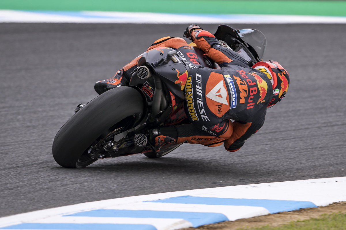 polespargaro's tweet photo. Trabajando duro para llegar a lo más alto! Primer día en Japón completado! Vamos! 🇯🇵 /// Working, working, working! The only way to reach the 🔝 First day done in Motegi #JapaneseGP https://t.co/eIvPR2rzFL
