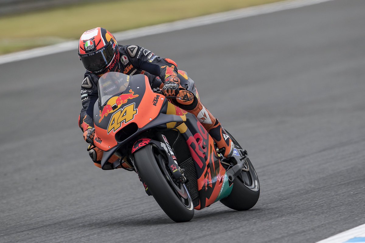 polespargaro's tweet photo. Trabajando duro para llegar a lo más alto! Primer día en Japón completado! Vamos! 🇯🇵 /// Working, working, working! The only way to reach the 🔝 First day done in Motegi #JapaneseGP https://t.co/eIvPR2rzFL