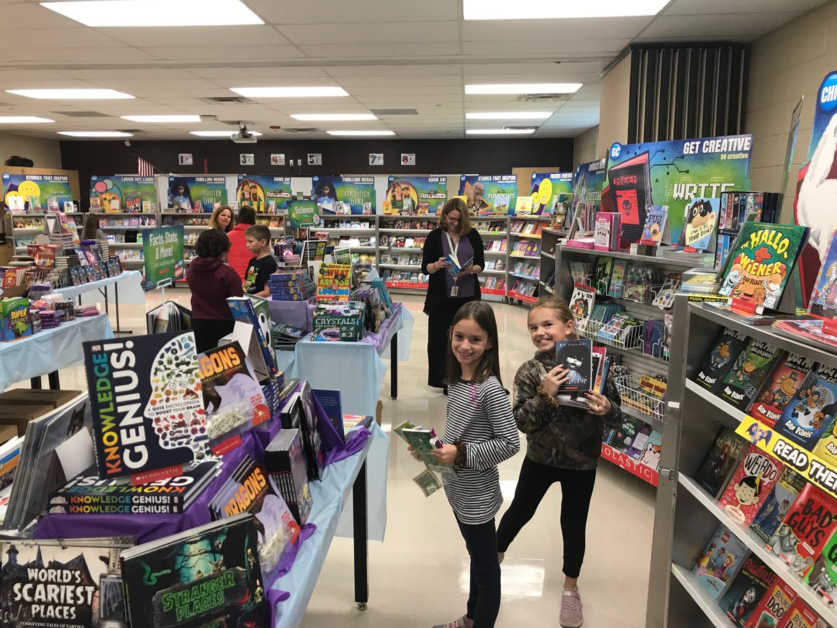 BearCreekEtown's tweet photo. The Book Fair is at Bear Creek until Thursday 10/24 with a Family Night on Monday 10/21! Many thanks to the PTO for buying one book for each of our 940 students! #BCReads https://t.co/rtrlOi27eb
