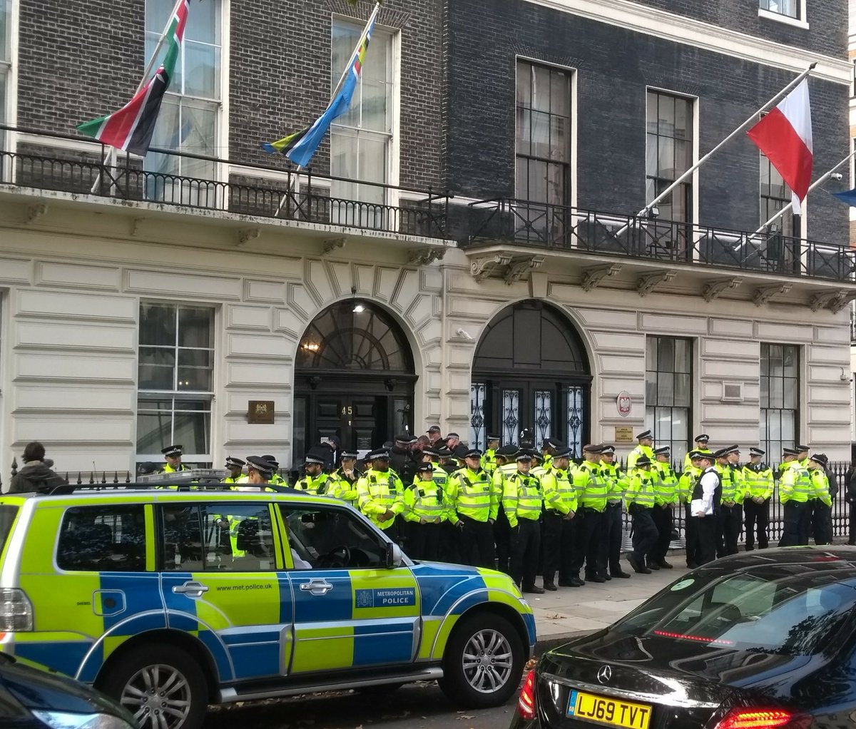 The police cutting team have arrived to remove the rebels locked on at the Kenya High Commission office in solidarity with the Sengwar people. #SolidarityNotSilence #InternationalRebellion