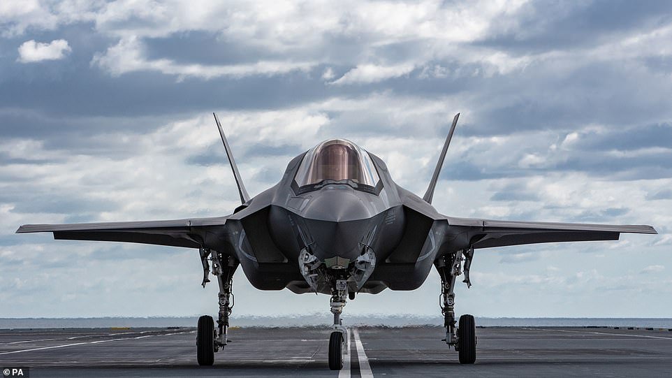 F-35 Lightning jets take off and land on <a href="/HMSQNLZ/">HMS Queen Elizabeth</a> aircraft carrier for the first time as the supersonic stealth planes conduct operational trials off the East Coast of the USA dailym.ai/32r8wNH #supersonic #RAF