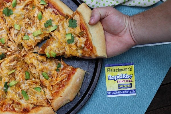 Not sure whether to make pizza or enchiladas for dinner? Get the best of both w/ our #recipe for 30-minute Chicken Enchilada Pizza made w/ #HomemadePizzaDough using Fleischmann's® RapidRise® Yeast: bit.ly/2MQOjtR #BakeItYourself #HomemadeBaking #CollectiveBias #ad