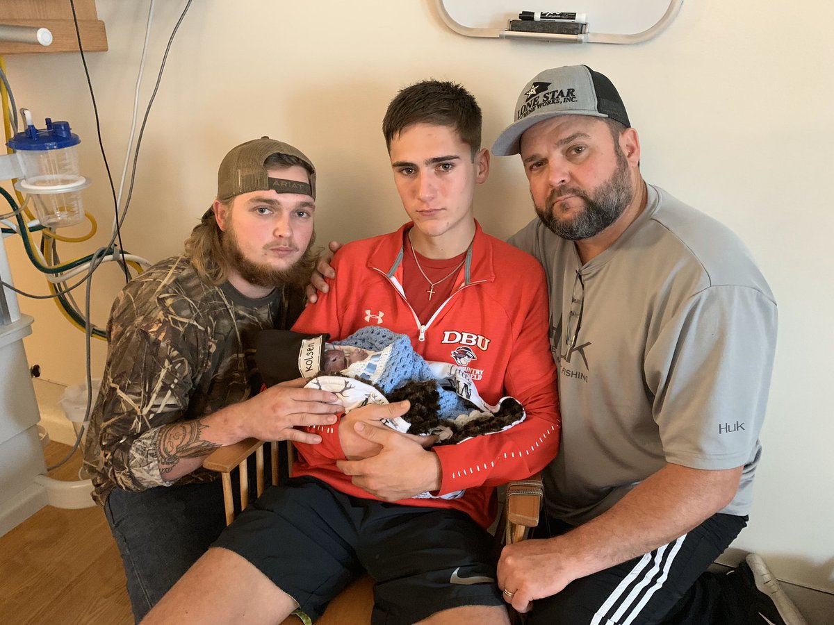 kaykempp's tweet photo. Kolsen Douglas Kemp born at 10:50am on 10/17/19. 3lbs 14in long!! he went to be with our Lord and is watching down on his family that will forever love him💙👼🏻 @Masonkemp02 https://t.co/TLYMISS3bb