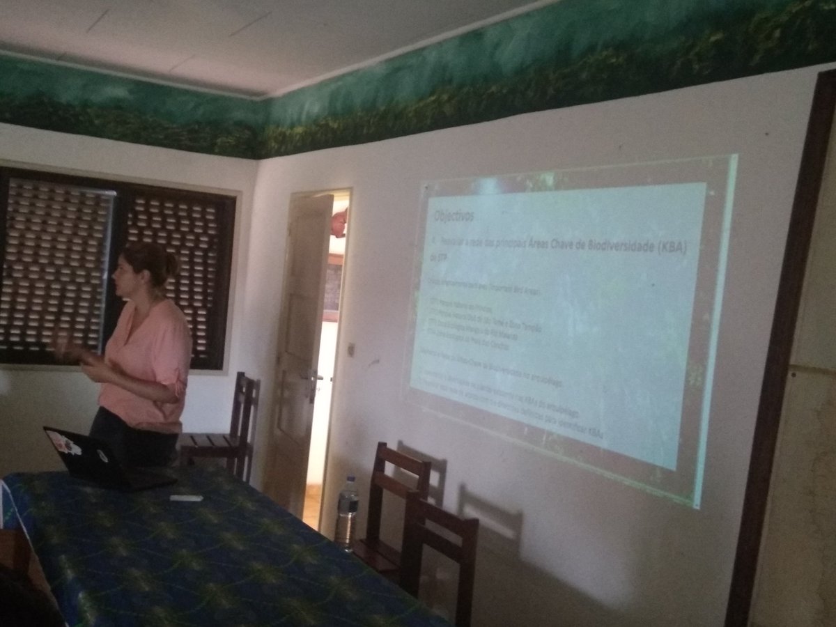 Areas Chave de Biodiversidad en São Tomé y Príncipe delimitacion considerando plantas amenaçaos <a href="/KeyBiodiversity/">Key Biodiversity Areas</a> .