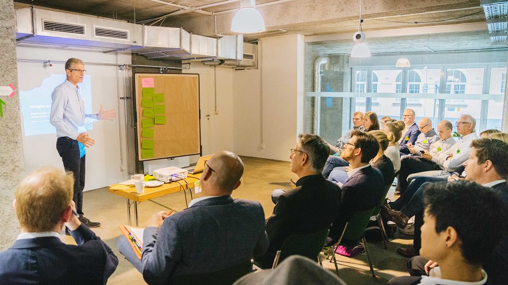 migosens_GmbH's tweet photo. #WSXD Rückblick – Unser Workshop zu #innogizeourwork mit @DirkSmikale hat uns gezeigt, dass auch Konzerne in einer neuen #Arbeitswelt agil und innovativ sein können.
https://t.co/9pBhhkj6UX https://t.co/x7KAQIEzQO
