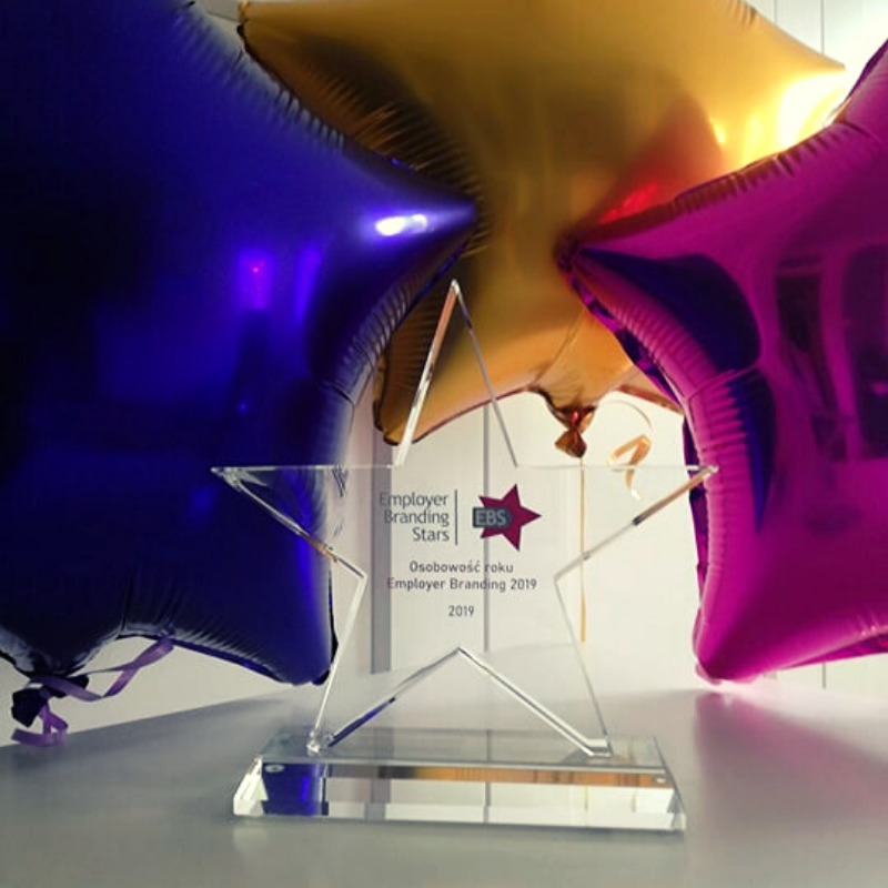 LightnessPL's tweet photo. Nasza CEO @zytamachnicka została Osobowością roku Employer Branding 2019 w konkursie #EBstars 2019 organizowanym przez Employer Branding Institute.
Dziękujemy za docenienie pracy, jaką Zyta wkłada w rozwój branży #employerbranding w Polsce
Cały Zespół pęka z dumy! ❤️ https://t.co/ToxjReIUu3