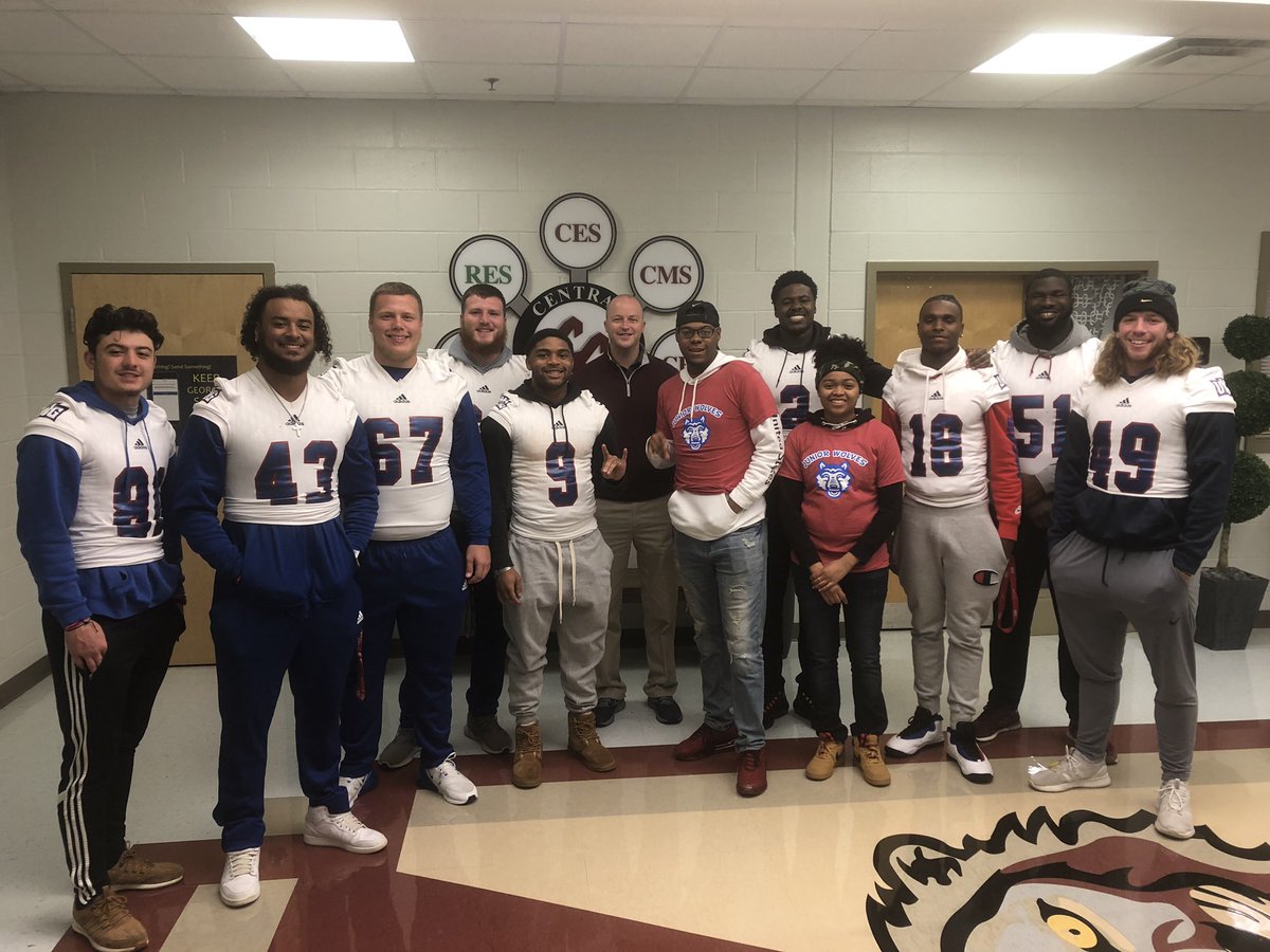 UWGAthletics's tweet photo. What a great morning at Central Elementary School! Thanks to Principal Matthew Huckeba!!
#WolvesInTheCommunity #WeRunTogether https://t.co/hHUIituDJ9