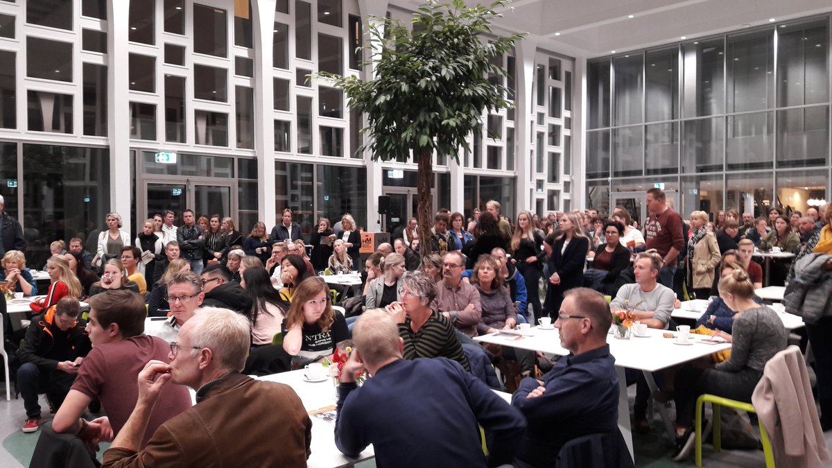 Afgelopen dagen mochten ouders van eerstejaarsstudenten weer even terug in de collegebanken om kennis te maken met de opleiding van hun zoon of dochter. Het waren geslaagde ouderavonden voor #Voedingendietetiek #MBRT #Fysiotherapie #Mondzorgkunde #Managementindezorg #Logopedie!