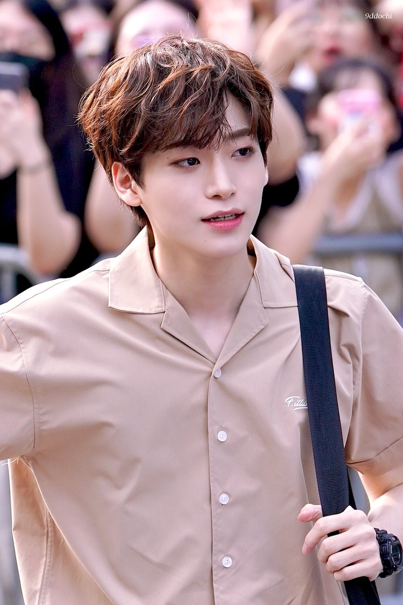 9ddochi's tweet photo. 난 네가 담고 있던 색을 기억해

190630 #구정모 #KOOJUNGMO https://t.co/KyVGvjp2gb