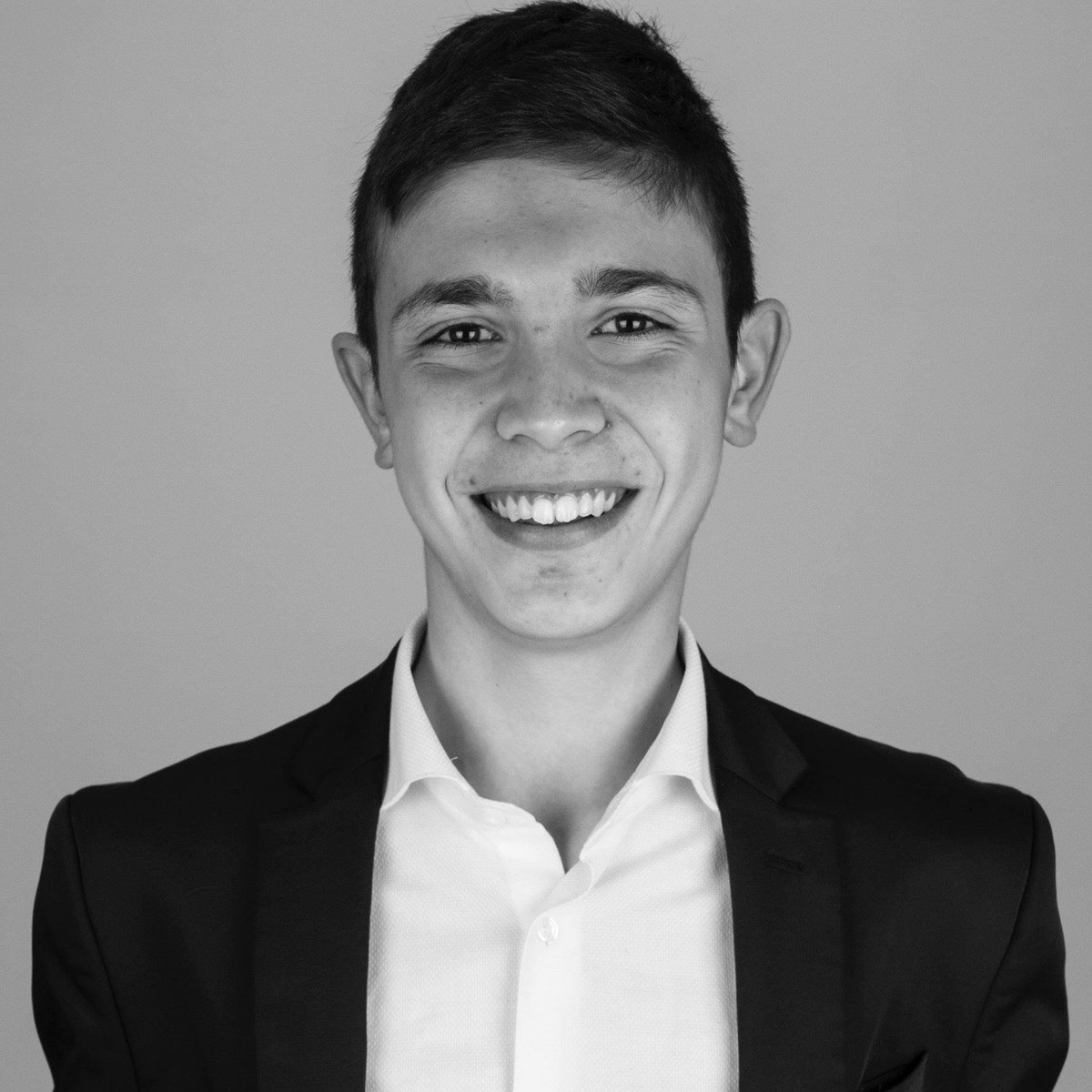 ❗Si apre la nuova stagione Prohairesis dedicata alla promozione della cultura.🤗 
⌛ Domenica al Teatro Massimo di Cagliari ore 10:30 
🐤 Matteo Porru in Vi Porto da me 

#MEETropolitan35 #MU35 #Cagliari #Festival #Sardegna