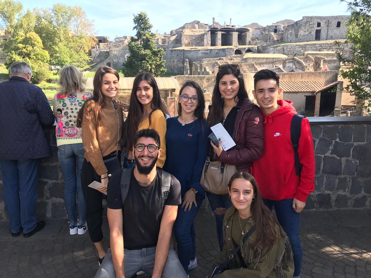 juventudmlg's tweet photo. 🖌👫A través de #EuropeSplash 5 jóvenes de #VillanuevadelTrabuco, #Pizarra y #Álora participaron en el intercambio europeo ARTing for Inclusion en Italia.

Durante esta semana trabajaron la migración, la inclusión y la lucha contra la violencia y la xenofobia con otros europeos. https://t.co/8V5ZNDfbuU
