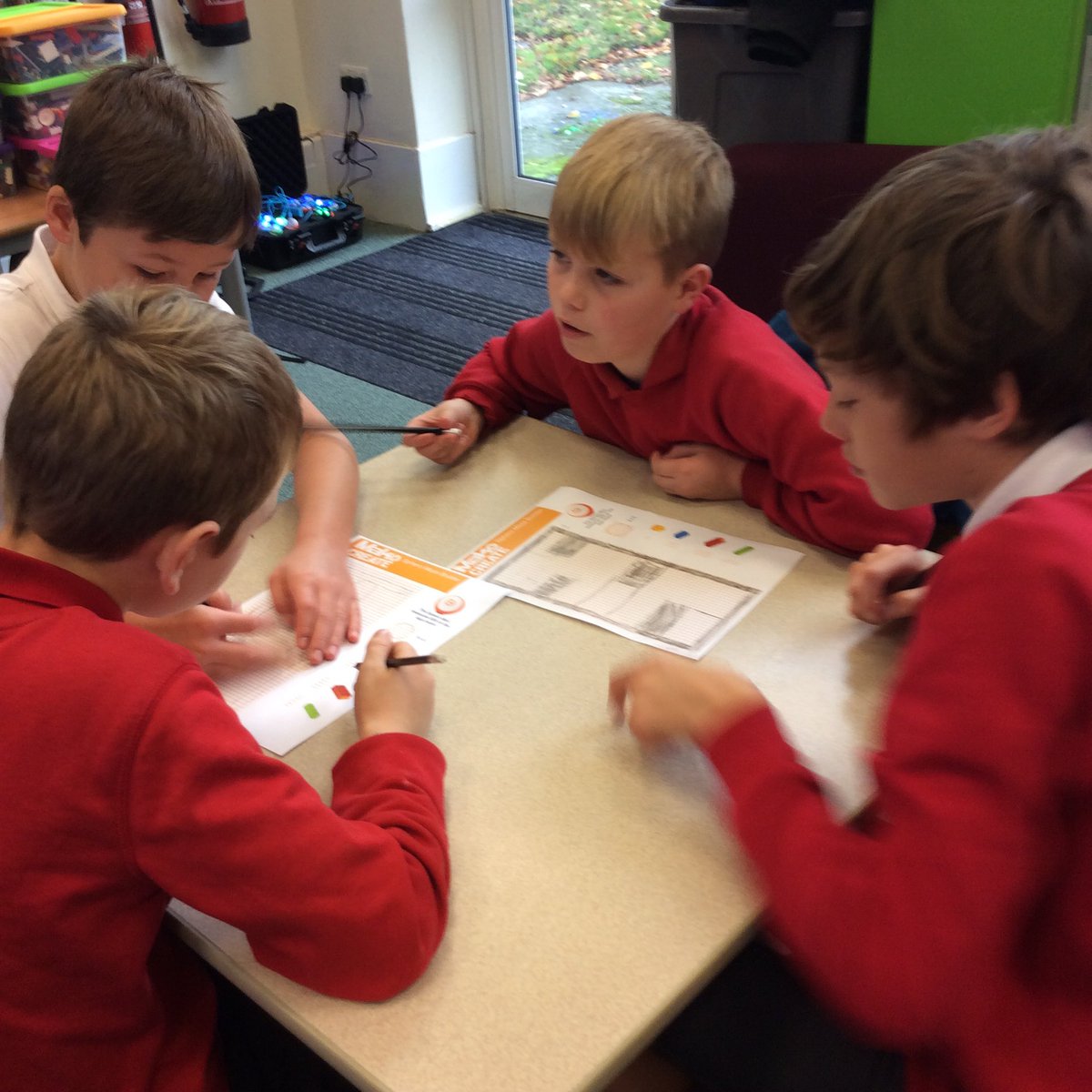 StPaulsPoynton's tweet image. Brunel class had an amazing morning coding using Lego and Spheros.#CodeWeek #makocreate #computingfun