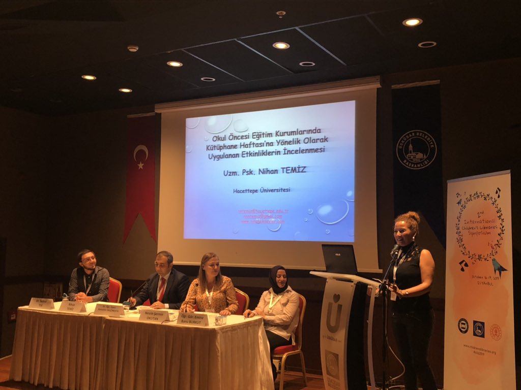 Childlibraries's tweet photo. Öğleden sonraki oturumlarımızın ilki Marmara Üniversitesi Bilgi ve Belge Yönetimi Bölümü Dr. Öğr. Üyesi Bahattin Yalçınkaya moderatörlüğünde Öğr. Gör. Emine Banu Burkut, Nermin Şermin Okutan, Uzm. Psk. Nihan Temiz ve Dr. Serhat Tek’in sunumlarıyla gerçekleşmektedir. 
#icls2019 https://t.co/w9Qe6bETGd