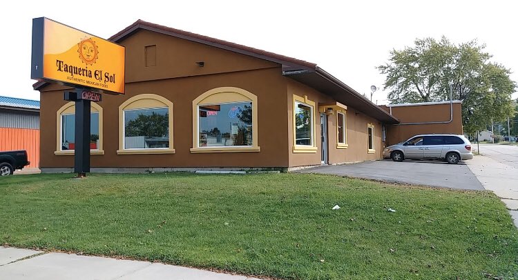 auberz04's tweet photo. #regionalismvsglobalism  is shown through a local business that brings cultural diversity and a company that has franchises around the world. While Taqueria del Sol is thriving, Taco Bell may be taking some it’s business. @GeoSpeakNation https://t.co/gP1PNmJIRS