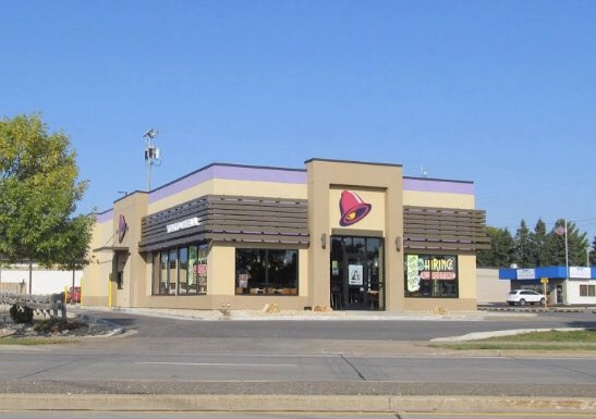auberz04's tweet photo. #regionalismvsglobalism  is shown through a local business that brings cultural diversity and a company that has franchises around the world. While Taqueria del Sol is thriving, Taco Bell may be taking some it’s business. @GeoSpeakNation https://t.co/gP1PNmJIRS