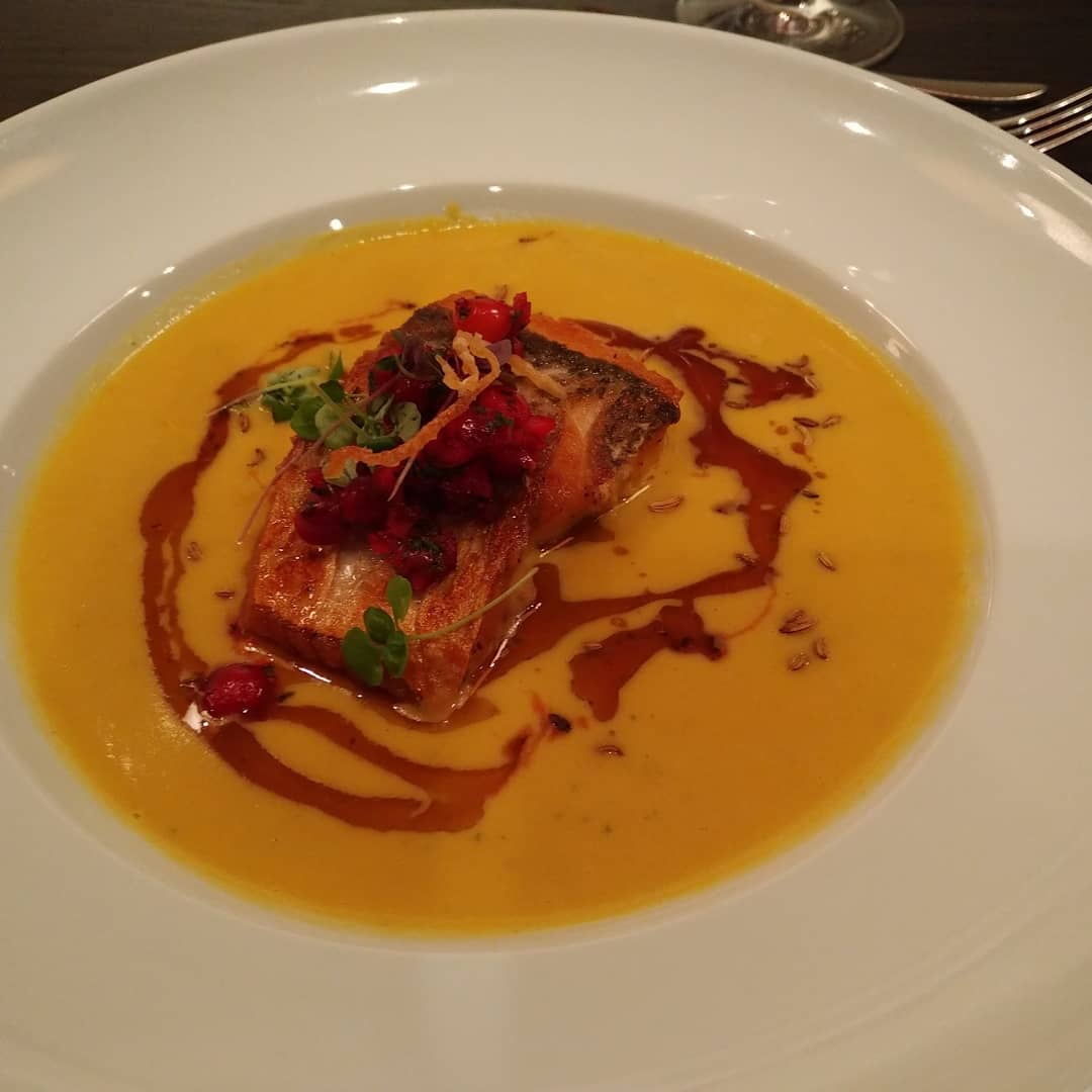 Harnettshow's tweet photo. With Celebrity Chef Rich Francis, enjoying some of his fine #indigenous cuisine at the Windermere House #Muskoka #seventhfire https://t.co/TvASIHwrXw