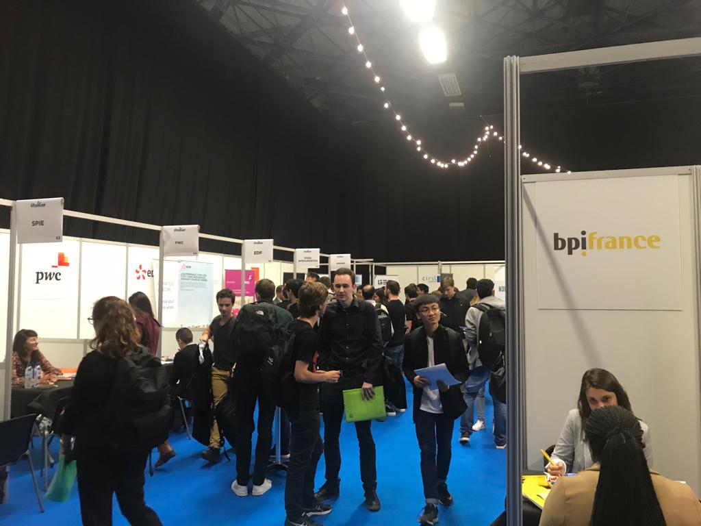 LeShaker_TV's tweet photo. Affluence record au #Shaker2019 - des centaines d' #Etudiants #IT #Ingénieurs #Master cherchant des #Stages #Emplois #VIE https://t.co/QkpLdnJqhU