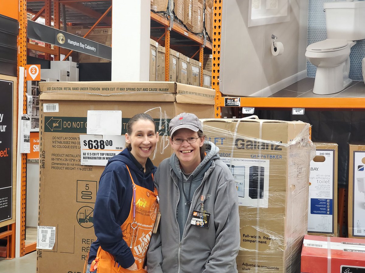 Recognizing our partner from MET "Brenda" for always helping the store out in many ways!!! Thank you Brenda!!! @MikeDNicholsthd <a href="/PaulG34147563/">Paul4648</a> <a href="/GaneshHD7/">Ganesh</a> <a href="/kattyniner/">kathy</a> <a href="/BobbittMatthew/">Matthew Bobbitt@HD</a> <a href="/dow_georgette/">MET_D34_DOW_HD</a> #ONETEAM