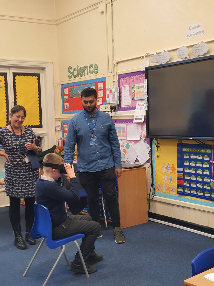 O2GuruLennySale's tweet photo. We're glad your pupils had a great time @HeapBridge with all the tech and activities we brought 😁 @O2GuruSophia @O2GuruEd @MIDCommsUK #MIDCommunity #O2 #Guru #HeapBridgePrimarySchool https://t.co/g2e8lwFgcP