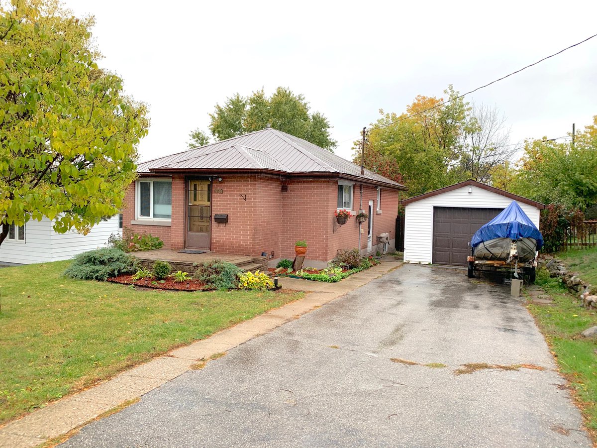 BrianFockler's tweet photo. #NewListing!
124 Penetang Street, Barrie
#priceandlocation: https://t.co/tDz3PVhviH
#allbrick #downtown #Barrie #GeorgainCollege #easyhwyaccess #homesweethome #greatpotential #TheFocklerTeam #threebestrated https://t.co/NgtrjfrfaD