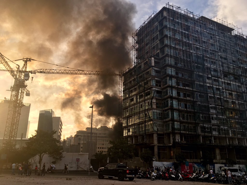 Como en el Estado español, el sector inmobiliario de #Líbano es el ariete de una economía especulativa que ha sustentado un sistema de poder corrupto y clientelar #BeirutProtests