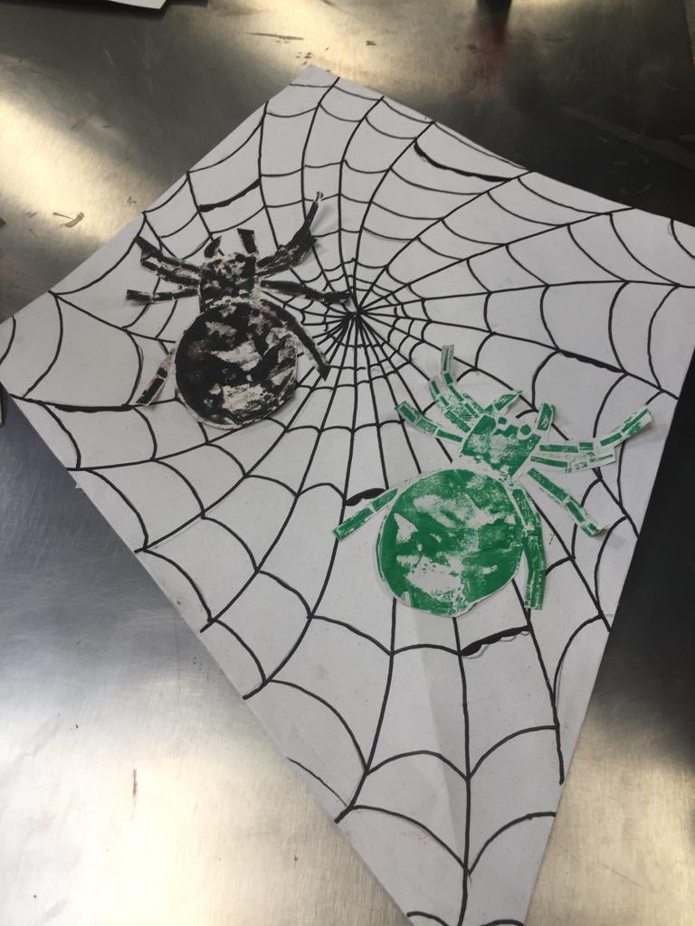 MsLeutheuser's tweet photo. 8th grade visual arts students prepare a homage to Mexican  artist Francisco Toledo by transforming printed insects into beautiful kites.  Come see them at the 50th Art Fair on Nov 9 @ASFmex https://t.co/Sb09h9ExUG