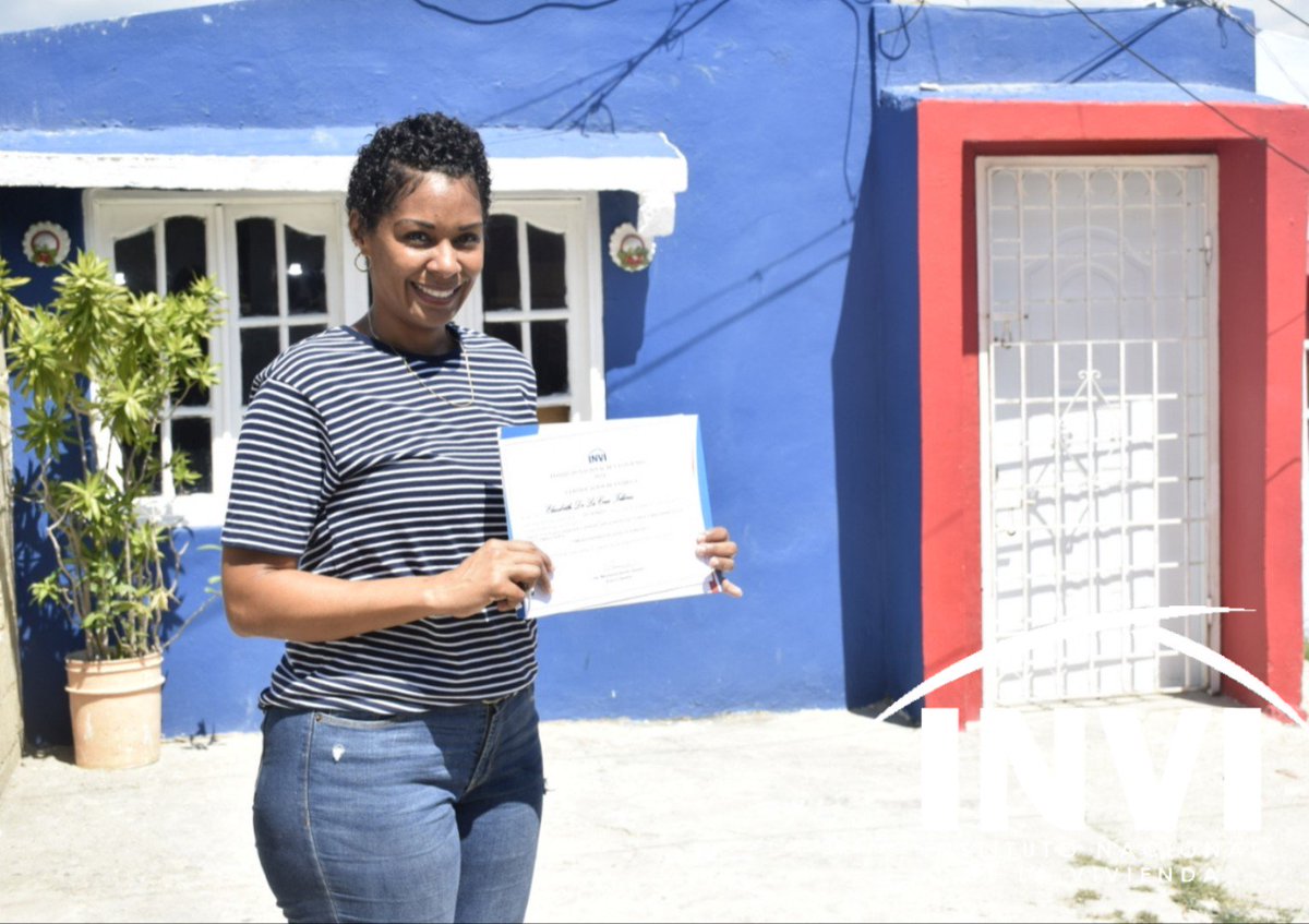 mivedrd's tweet photo. El programa Mejoramiento de Vivienda avanza en cada rincón del territorio nacional y en esta oportunidad, beneficiamos a familias de escasos recursos de las localidades de Arroyo Manzano en el Distrito Nacional y Sabana Perdida de Santo Domingo Norte. #TechoDignoParaLaGente https://t.co/sgUzQGSapQ
