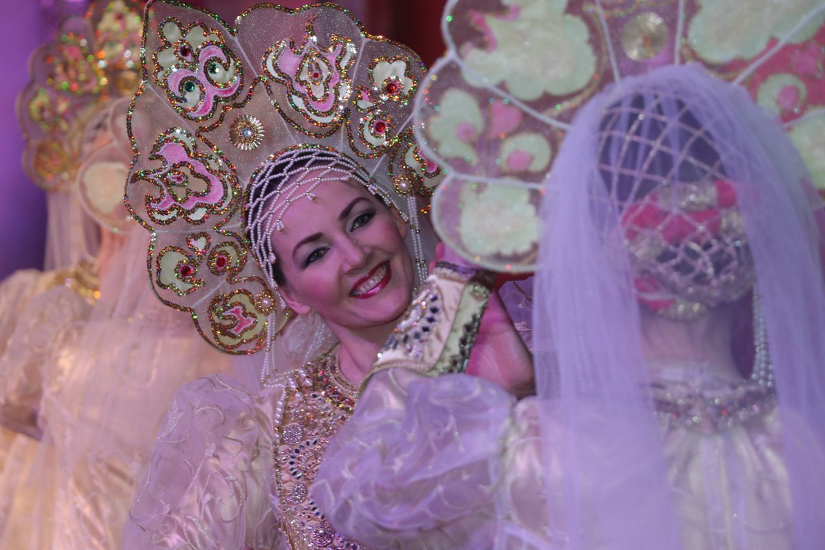 SwarComm's tweet image. #Moments #Perfornance Divine Light Show by Artist from Russia @PrayagrajKumbh kumbh 2019 . @kumbhculture 
 #RussianDancer 
Social Media Management 
By Swar Communication
Department of Culture UP #MediaMangement #SocialMedia #EventCoverage #Culture #Art #Event #IndianCulture