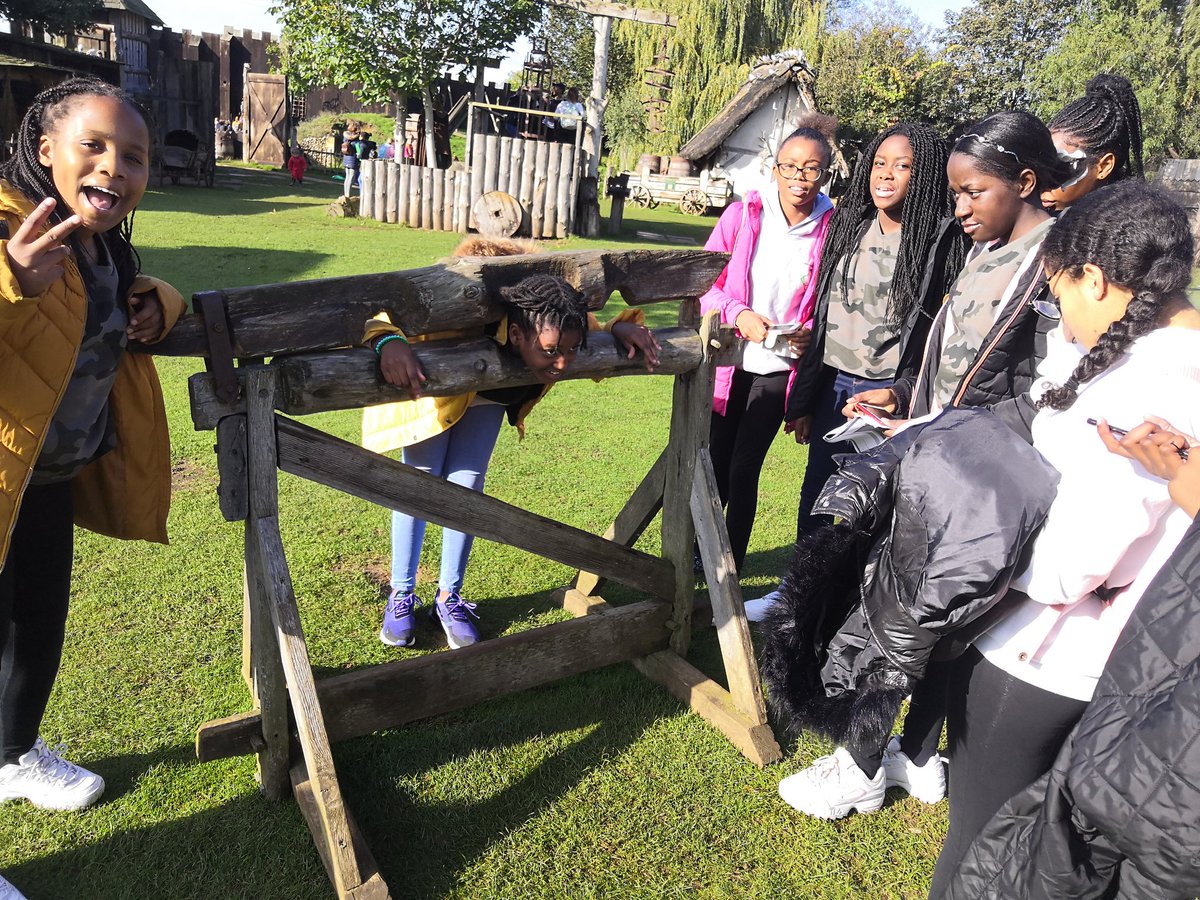 WGSGHistory's tweet image. Great trip with our Year 7s today, they are a credit to the school with their excellent behaviour and determined and interested demeanour. Well done girls! @WilmingtonGSG