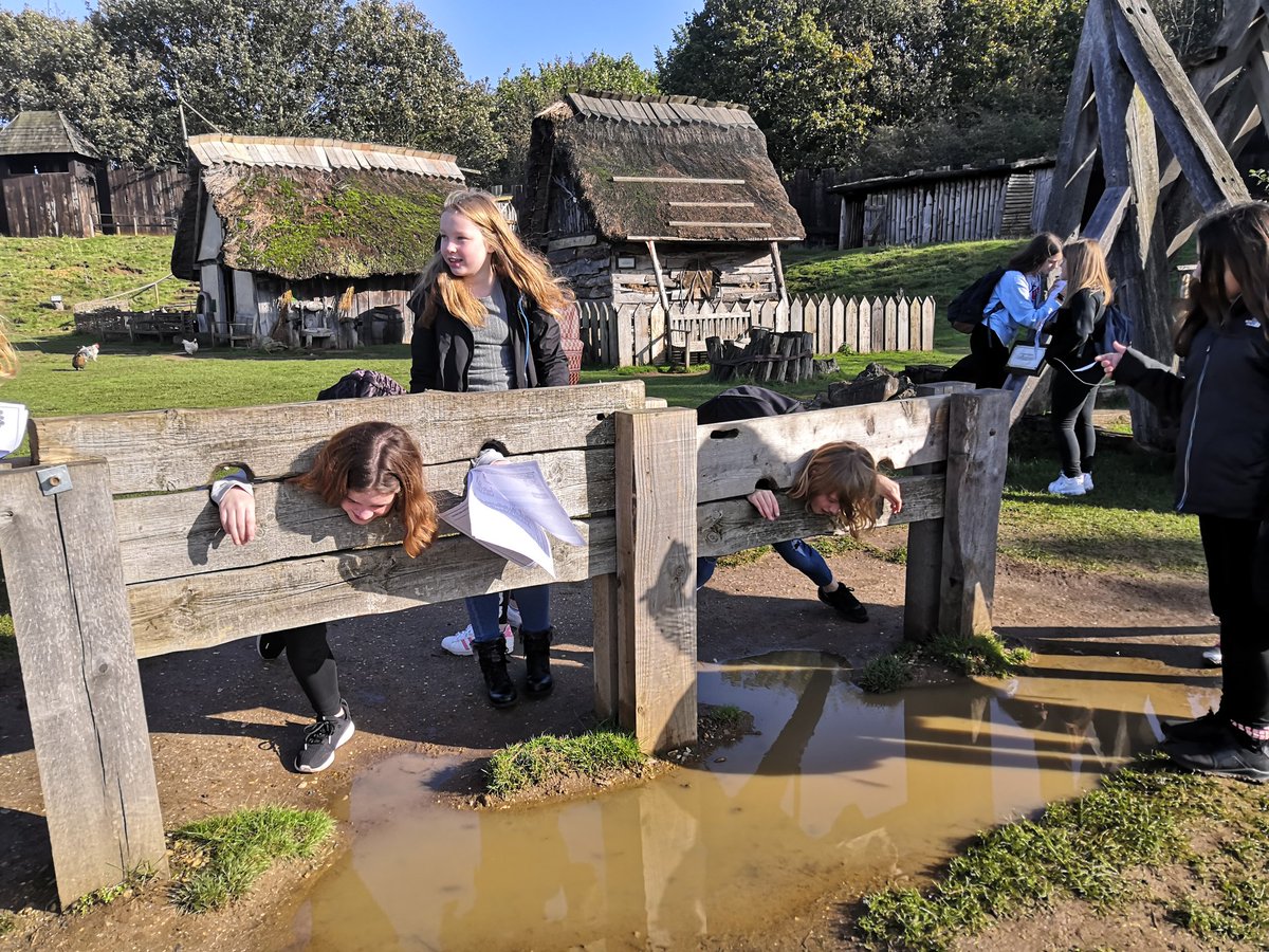 WGSGHistory's tweet image. Great trip with our Year 7s today, they are a credit to the school with their excellent behaviour and determined and interested demeanour. Well done girls! @WilmingtonGSG