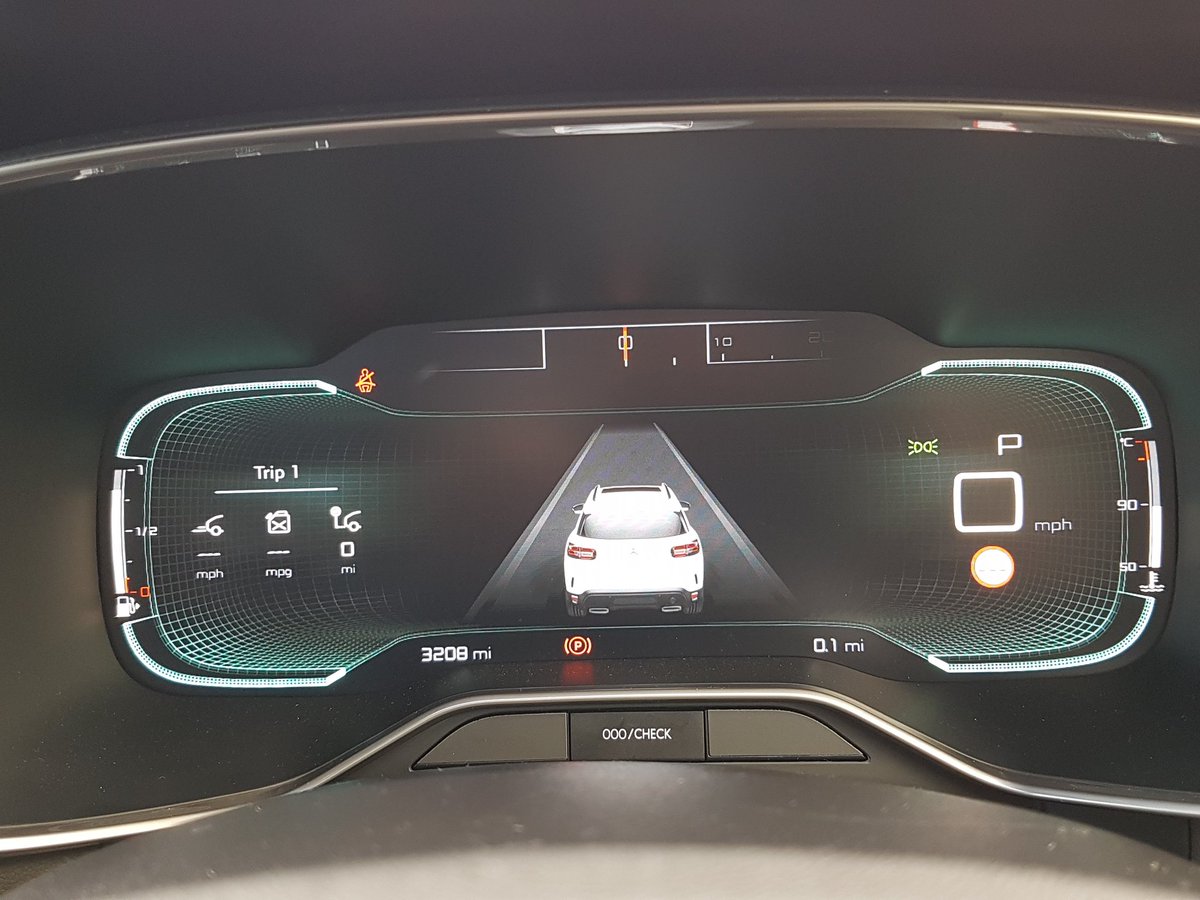 MttRbnsn's tweet image. 2019 car No.46: @CitroenUKPR #C5 #Aircross #BlueHDi 180. £33,460 OTR. Rivals: Qashqai, Ateca, Grandland X. First impression: Funky digidash.