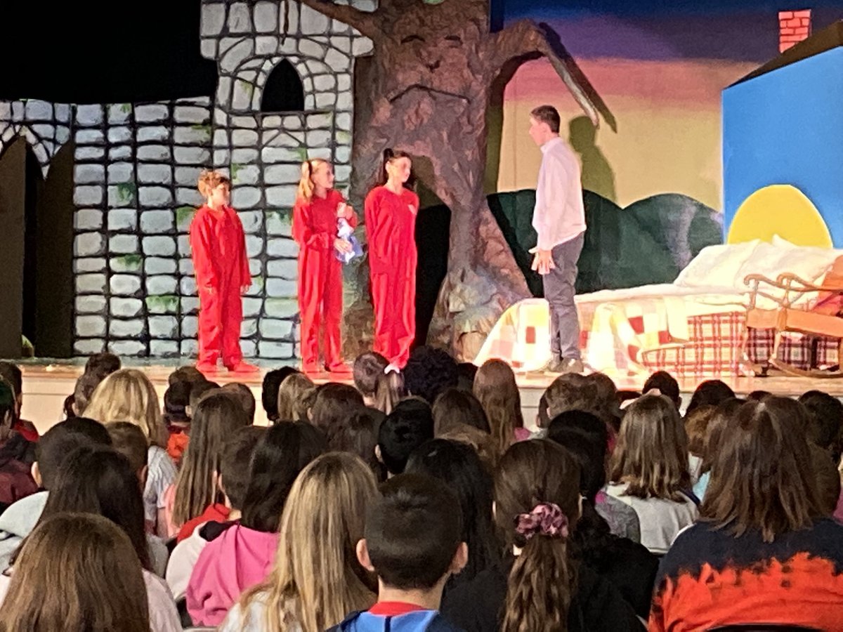 Lights! Camera! Action!  Great fall play this morning! #southlearns ⁦<a href="/Lange_Drama/">Anna Lange</a>⁩