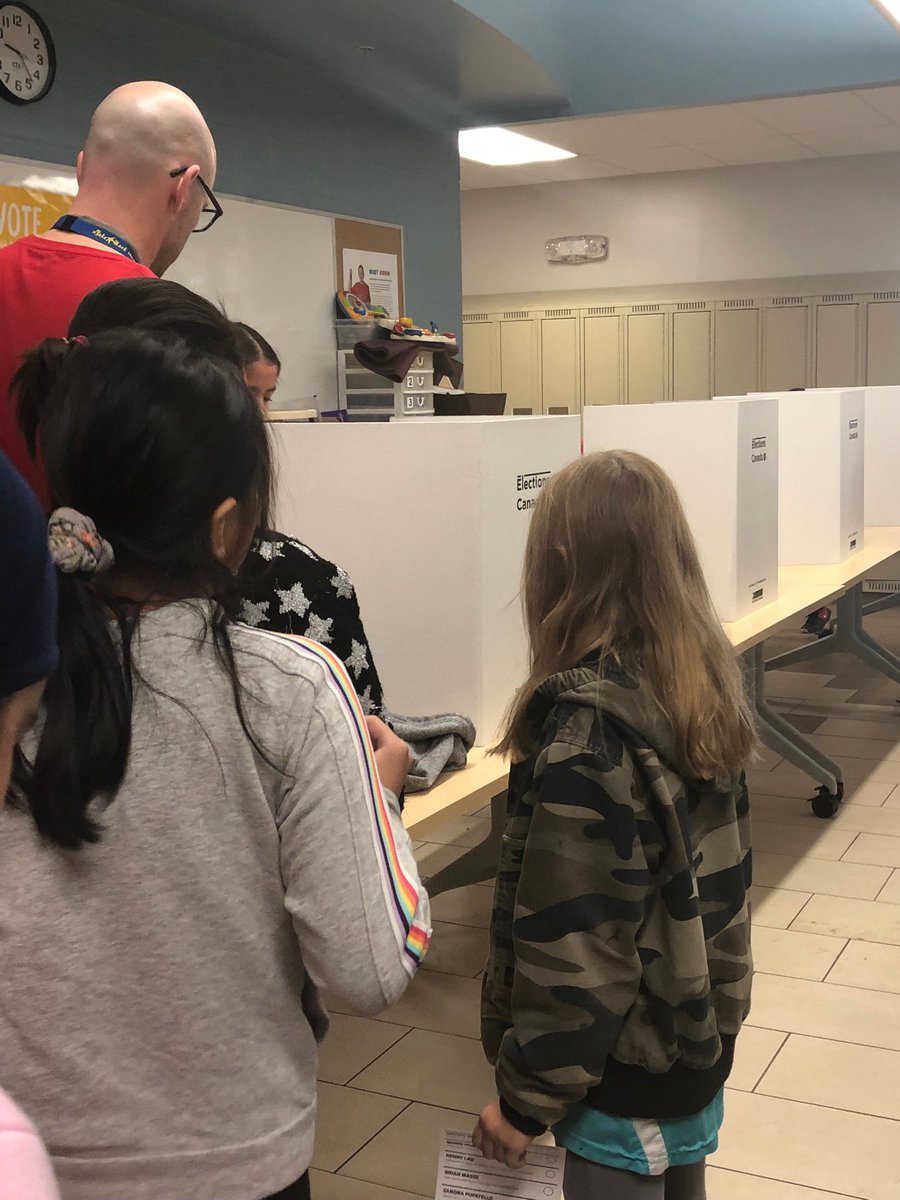 West Gate students cast ballots for federal election. ⁦@gecdsbpro⁩ ⁦@learningstance⁩ #StudentVoteCanada