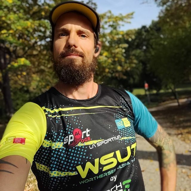 ViennaRunning's tweet image. #FinishershirtFriday heute mit dem Shirt vom @wsut_woerthersee_trail, den ich heuer absolviert habe. Lustige 50 km zusammen mit @redendentdecken vom @laufendentdeckenpodcast, 22 km mehr oder weniger alleine leidend. Trotzdem ein toll organisierter Lauf i… ift.tt/2P130gz