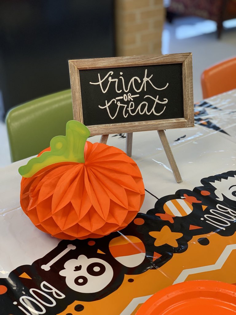 LSmithKISD's tweet photo. Sunshine Committee “Fall Snack &amp; Go” #hildehasheart https://t.co/qiofa3qsYe