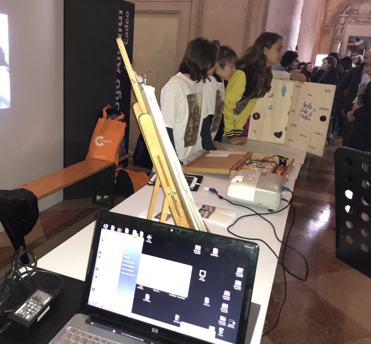 Giornata inaugurale del Festival #CulturaTecnica19 #Piacenza fra tante #tecnologie #idee #innovazioni che valorizzano i percorsi scolastici #iccadeoponte presenta il suo progetto #GCIB <a href="/Girlscodeclub/">Girls code it better</a> ragazze protagoniste #saperfare mani esperte e menti capaci <a href="/culturatec_fest/">Festival della Cultura tecnica</a>
