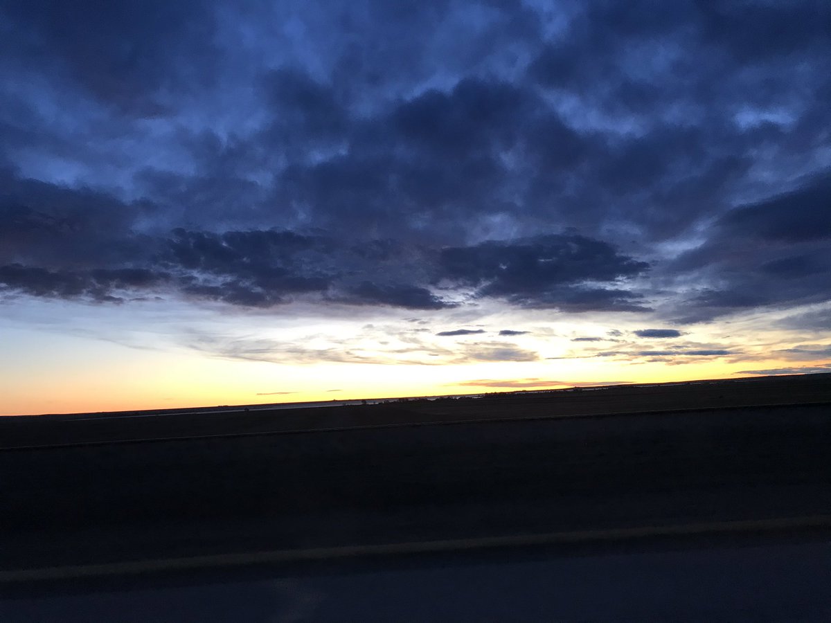 MegDesjardins's tweet photo. Of course a picture never does it justice but what a beautiful morning and sunrise! Happy Friday - I hope it brings hours of succesful harvest to all who need it! Looking like a busy plot day ahead!! 🙌🏻 #westcdnag #ABag #harvest19 #plot19 #localdata https://t.co/QDmUh3snbO