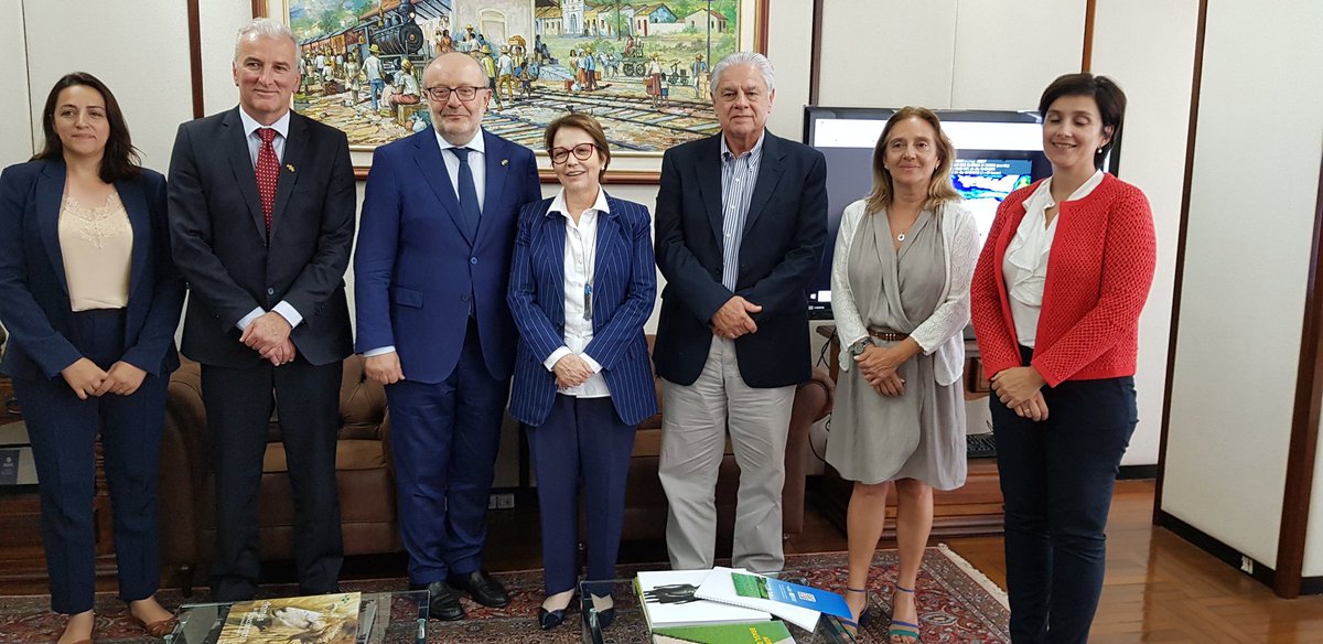 GarciaCasasF's tweet image. Reunidos com Ministra @TerezaCrisMS. Conversa produtiva s/relaçoes e cooperação 🇧🇷🇪🇸no setor agropecuário, ciclo  lavoura-gado-floresta sustentável e s/acordo União Europeia-Mercosul. Muito por fazer juntos! @MAECgob @mapagob @CamaraEspanhola @Min_Agricultura @UEnoBrasil @ICEX_