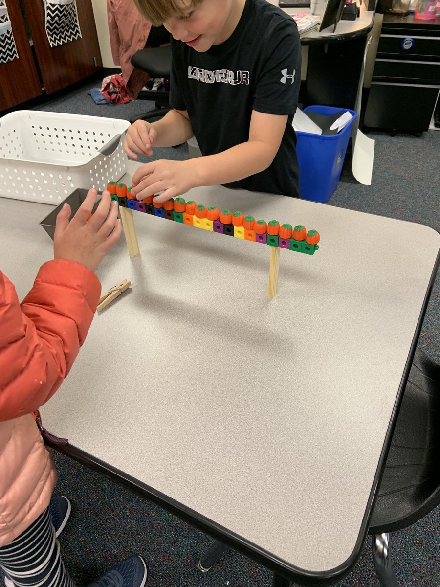 Another #makerspace Friday with Kindergarten Rangers #makersgonnamake <a href="/RoanokeRangers/">Roanoke Elementary</a>