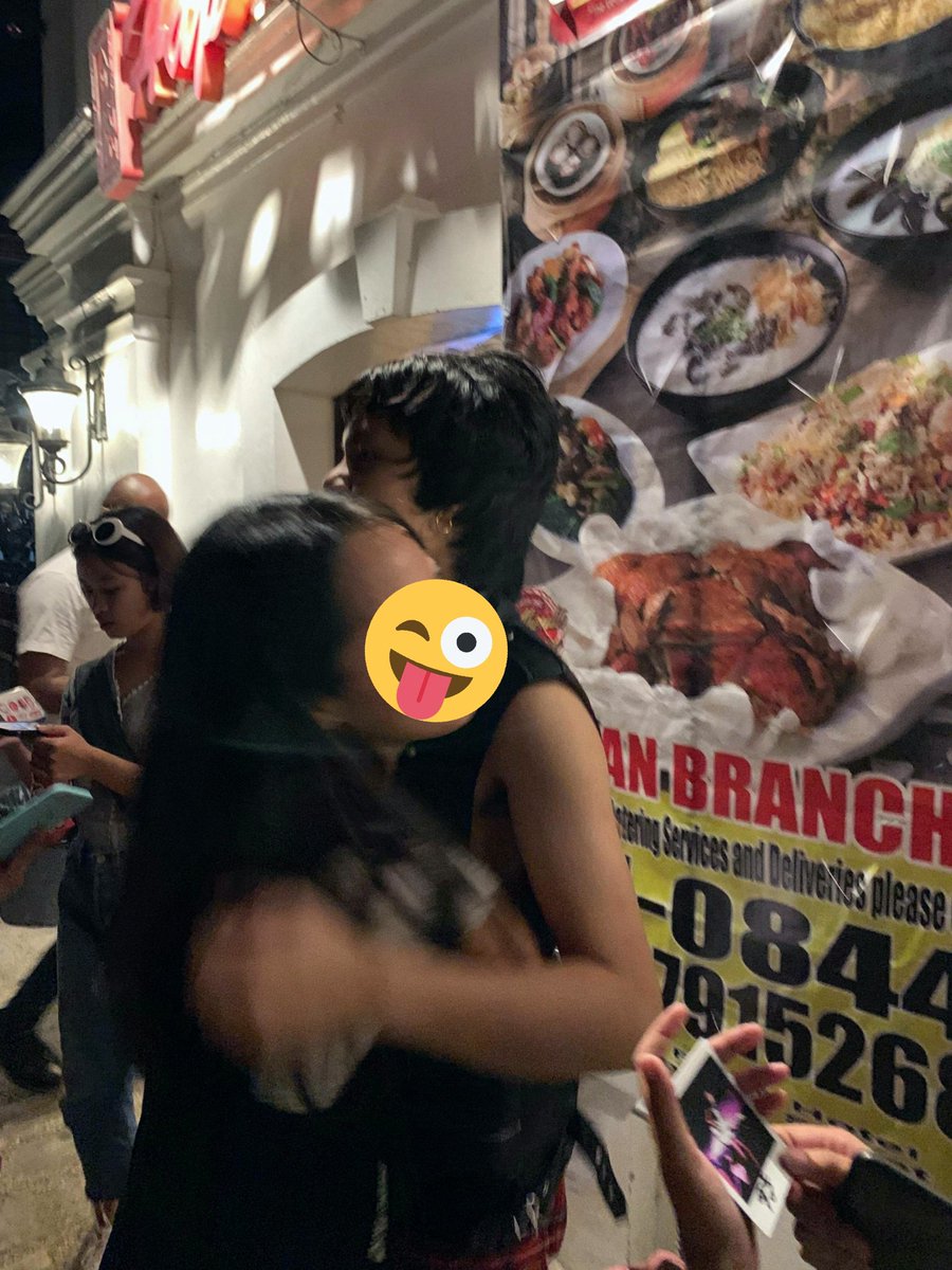 MAH4OFSPADES's tweet photo. NAHUG KO SILANG TATLO AAAAAA 
wala lang akong pic nung nahug ko si badjao aaaaa :((( 🧡🧡🧡🧡🧡🧡 https://t.co/2RFYCeGzDi