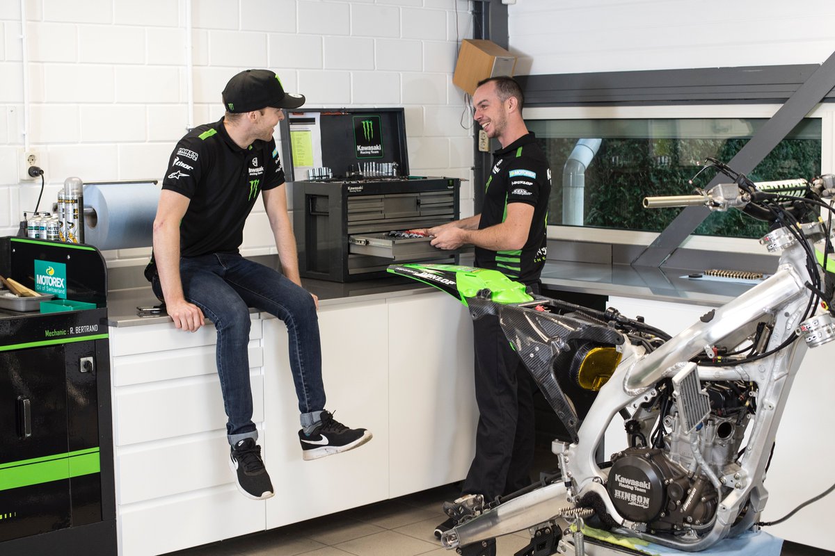 mxgp's tweet photo. Some of the latest shots of @RFebvre461 in green ;-) visiting Kawasaki Racing Team MXGP
Photo: @RaceKawasaki
#MXGP #Motocross #MX2020 https://t.co/uBlm0x9ZCe