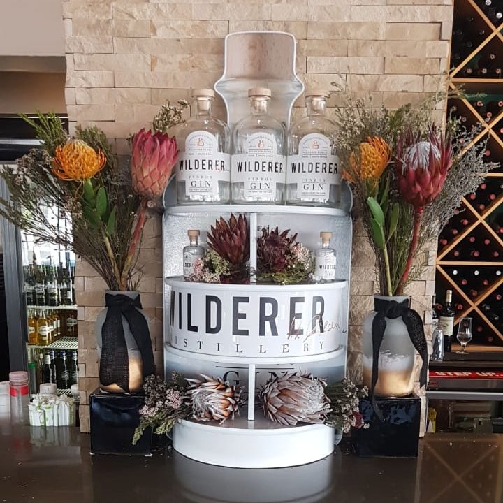 Look at the gorgeous little @Wilderer_SA display at The Diner Krugersdorp. Join them tonight for Family Night Out with dining options such as pork riblets or rump. 😉🍸
