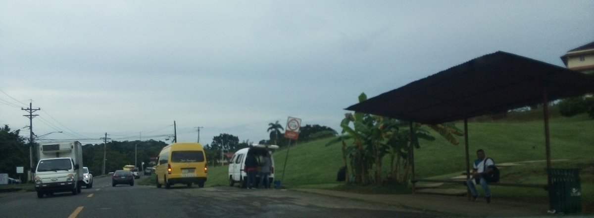 ClaytonPanama's tweet photo. @joseluisfabrega @judyMEANA en espera de su respuesta y acciones al respecto. En una imagen estacionado en parada de bus y en la otra entrada @KC_Panama . Note el tanque de gas... https://t.co/3Ho486IlVi