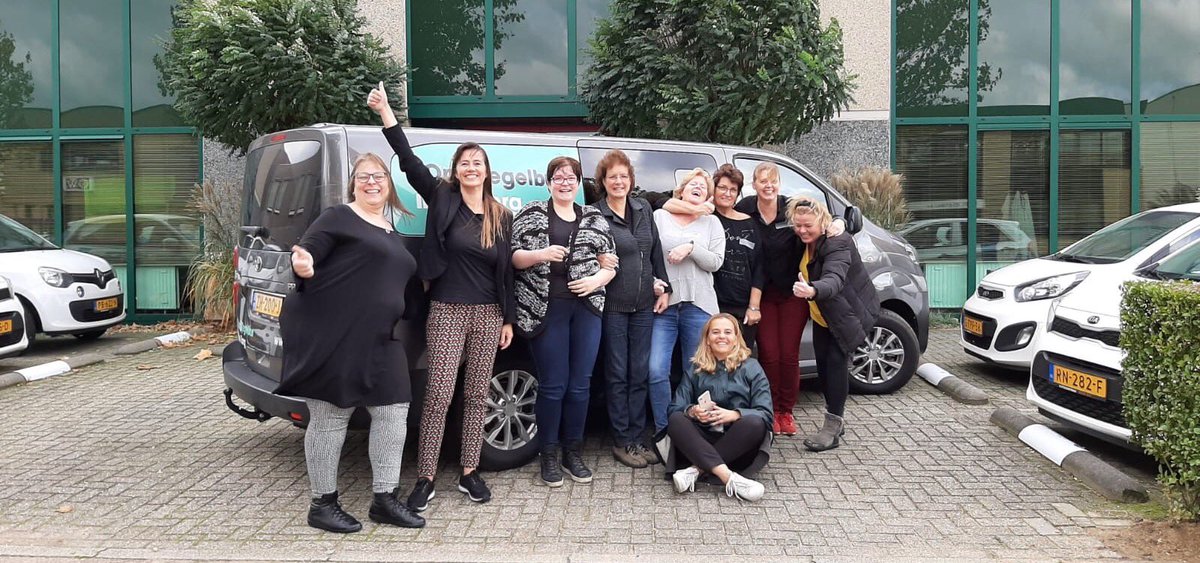 ontregelbus's tweet photo. De #ontregelbus is onderweg door Nederland. Om samen met professionals zorgregels te ontknopen. Vanmiddag hielden we de eerste #ontrafelsessie bij @VitaalThuiszorg. @MinVWS @OntRegelDeZorg @hugodejonge https://t.co/88PkFtex3l