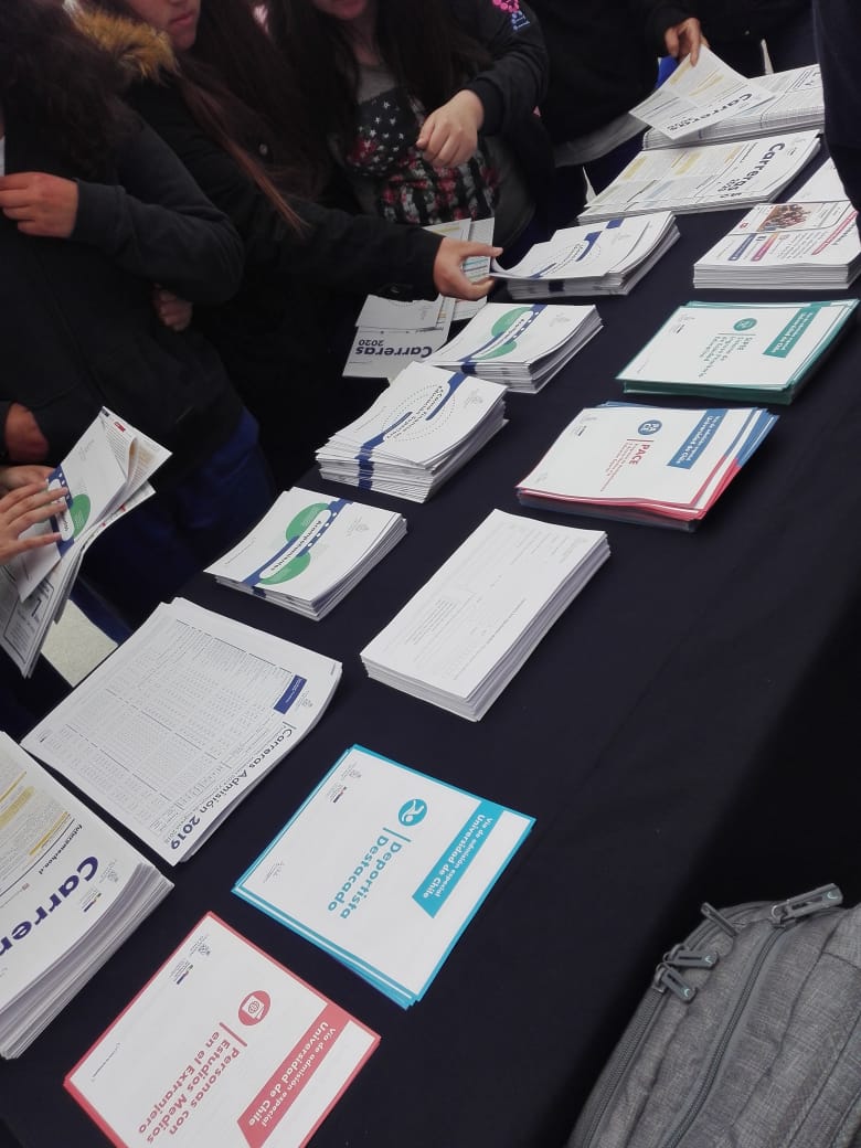 Actividad de orientación vocacional para III° y IV° medios. Nos visitaron stand de la Universidad de Chile y Universidad Tecnológica Metropolitana.